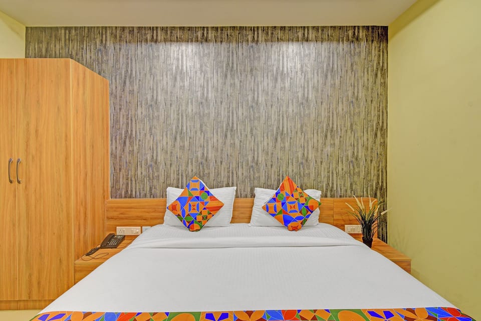 Egyptian cotton sheets, premium bedding, in-room safe, free WiFi