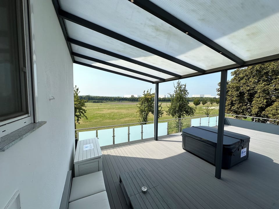 Unique roof terrace - 90 m²: Luxurious Vortex whirlpool with breathtaking views. (5)