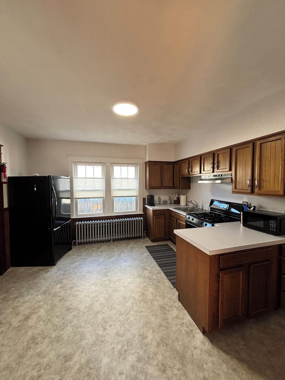 Full kitchen