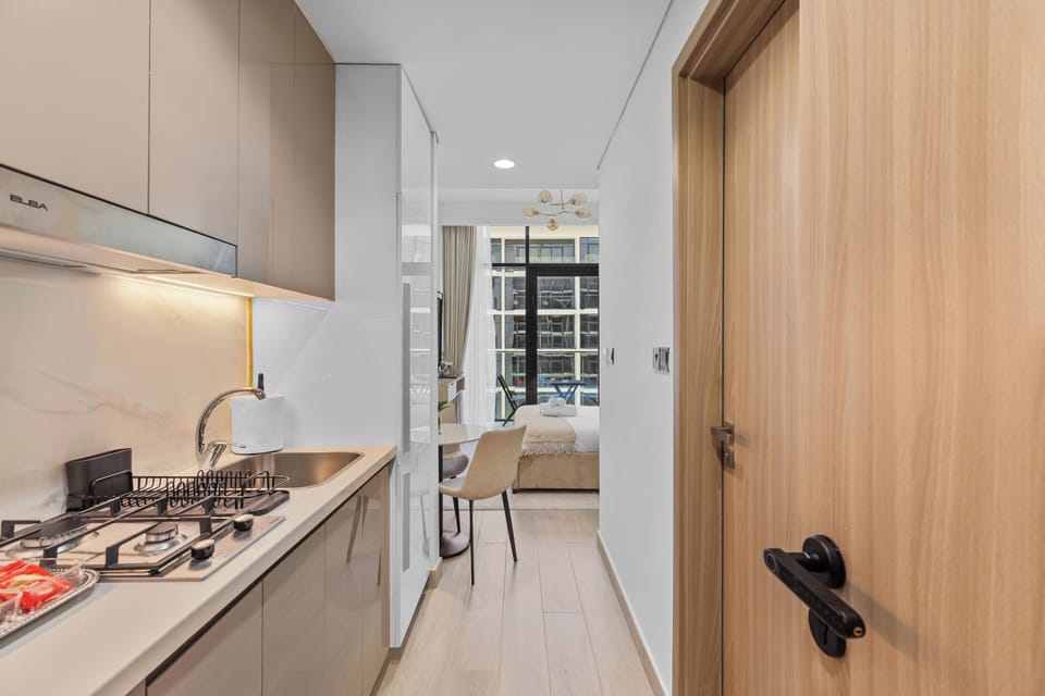 Comfort Studio, Balcony, City View | Private kitchen | Fridge, microwave, stovetop, cookware/dishes/utensils