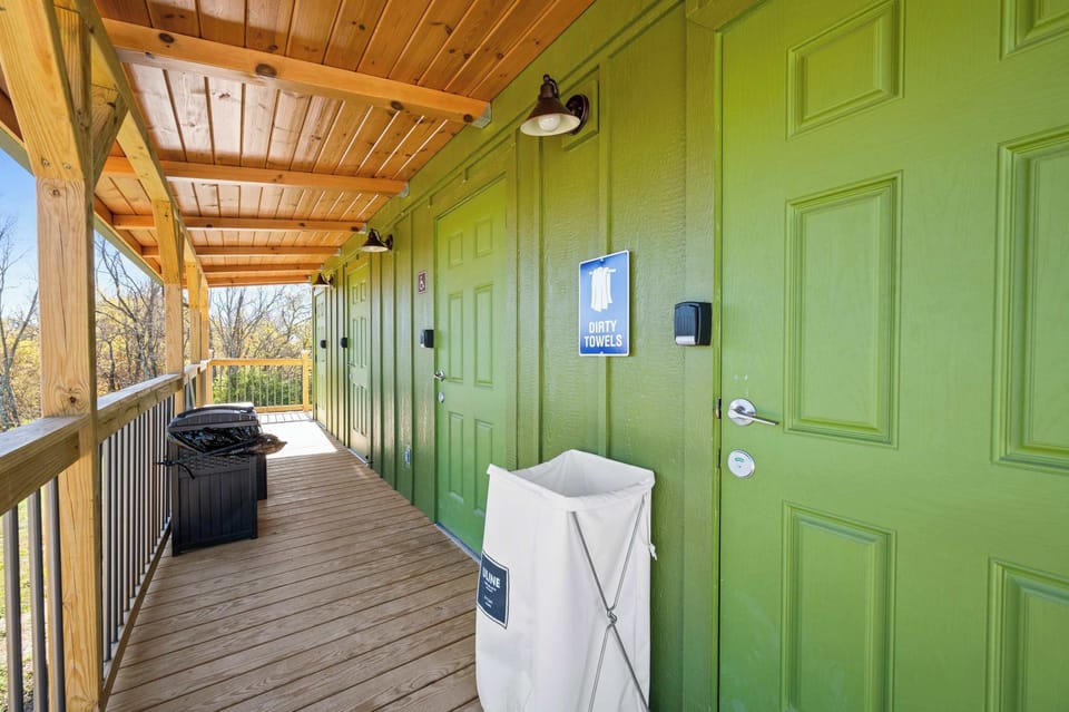 Clean towels and bathmats provided