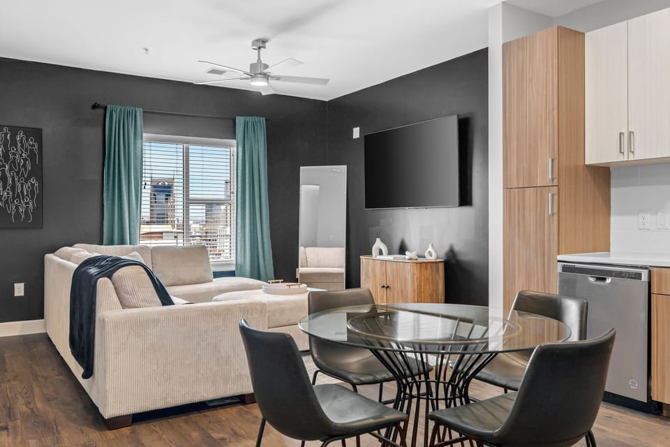 Luxury Apartment, City View | Private kitchen | Toaster