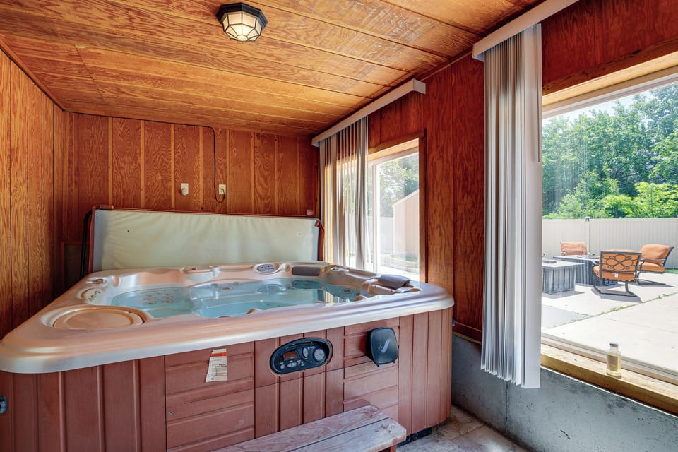Junction City Home w/ Hot Tub - Near Milford Lake! Cottage in Junction City