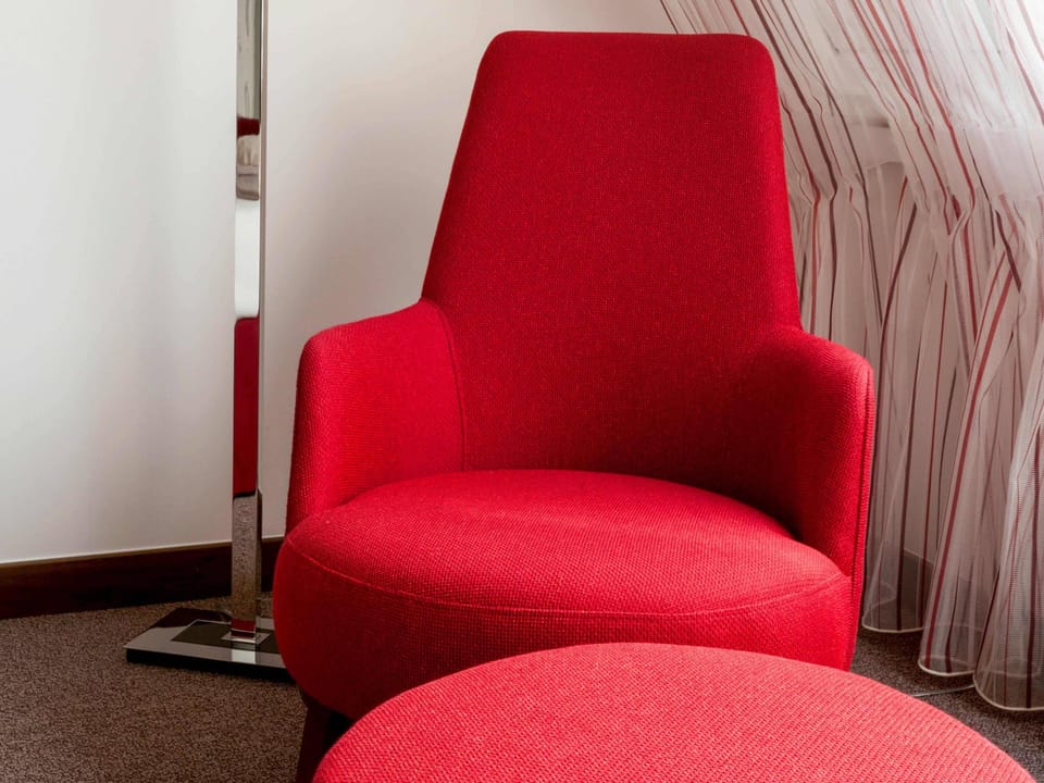 Superior Room, 1 King Bed | Hypo-allergenic bedding available, in-room safe, desk, laptop workspace