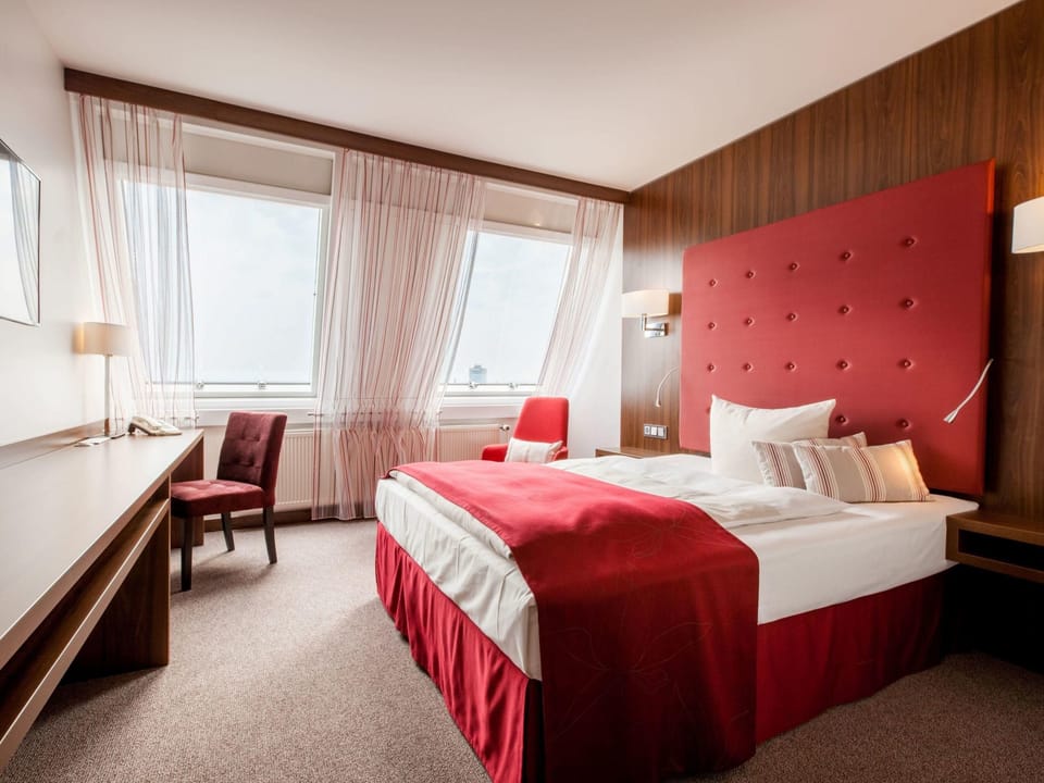 Hypo-allergenic bedding available, in-room safe, desk, laptop workspace
