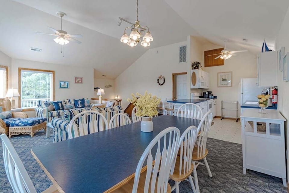 Top Level Dining Area