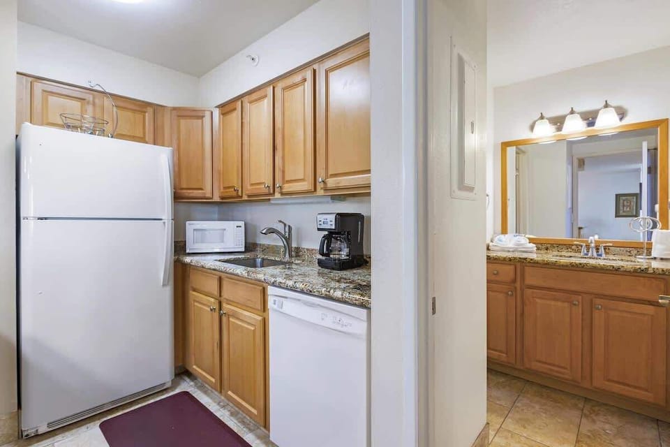 Access to bathroom located off common area