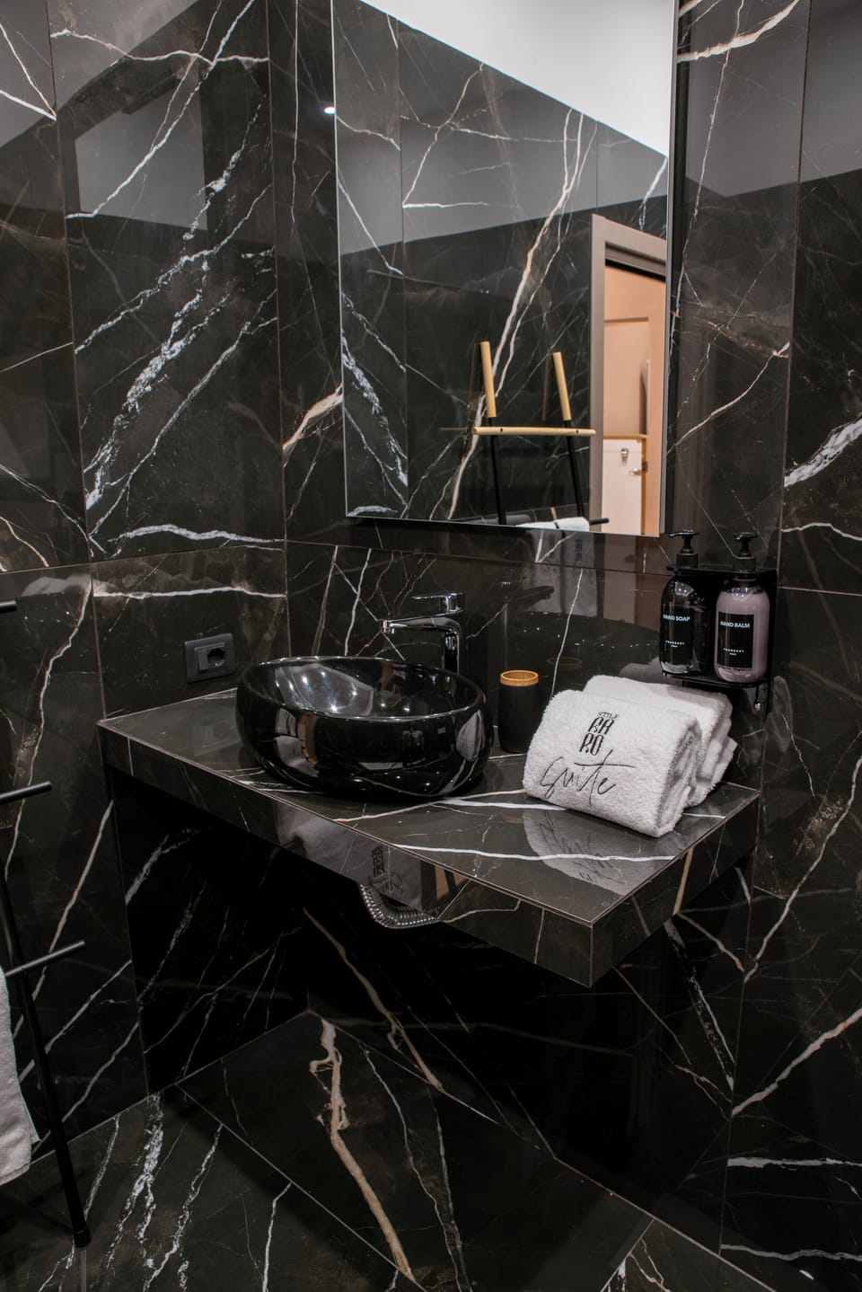 Superior Double Room | Bathroom | Shower, hair dryer, slippers, towels