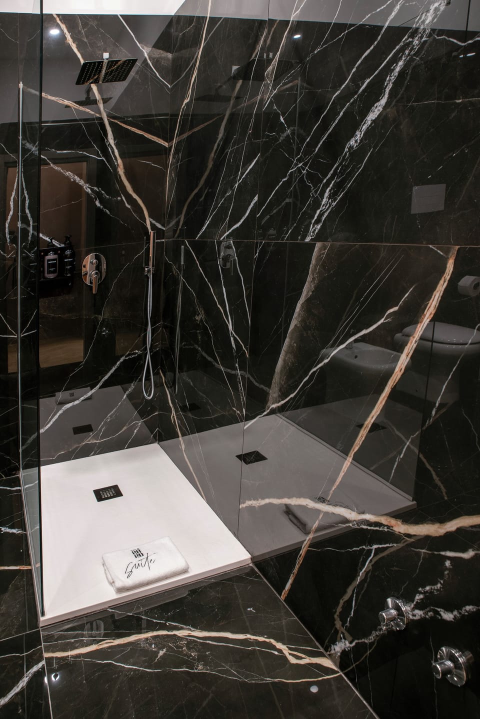 Superior Double Room | Bathroom | Shower, hair dryer, slippers, towels