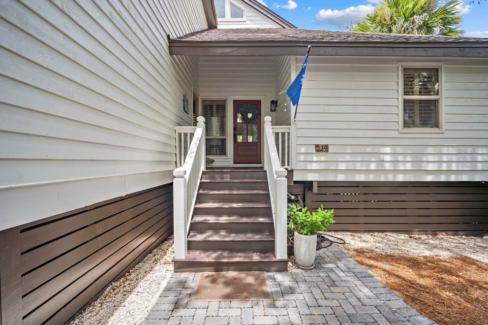 Welcome to Our Beach House - Private entrance