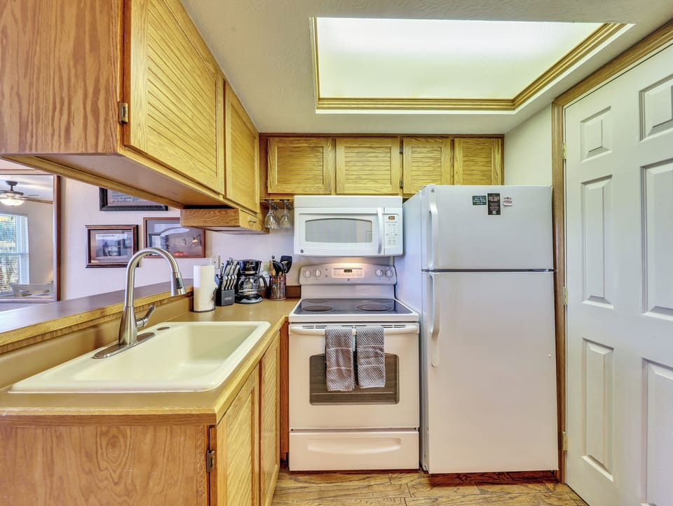 Kitchen Kitchen Microwave, Range, Stove, Sink, Refrigerator, Cabinetry, Pantry
