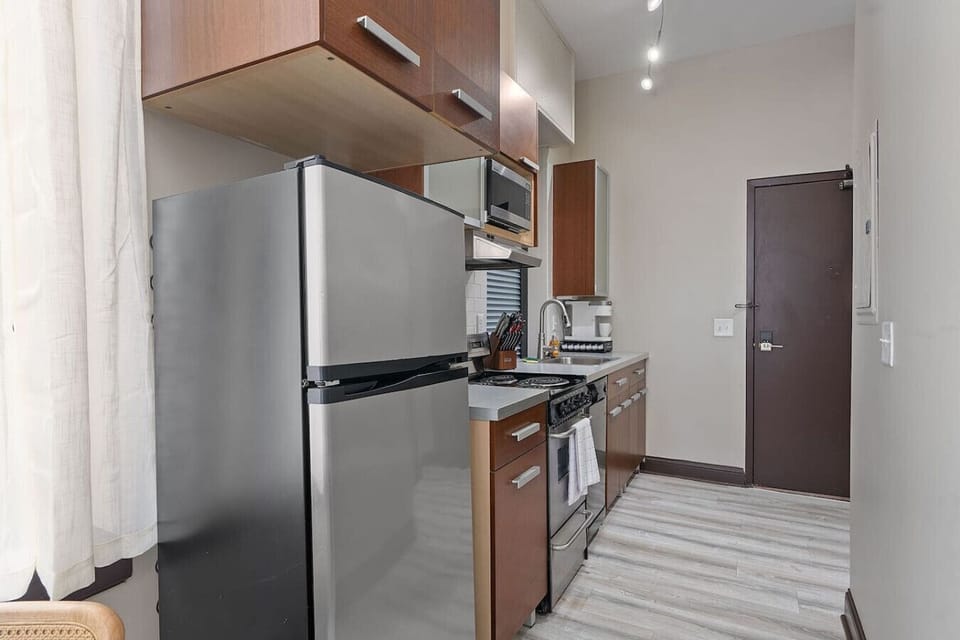 Kitchen conveniences, includes refrigerator.