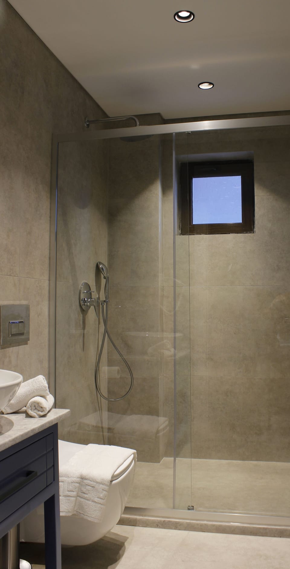 Standard Room, Courtyard View | Bathroom | Shower, hair dryer, towels, soap