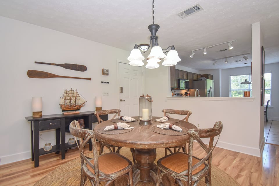 Dining/Kitchen