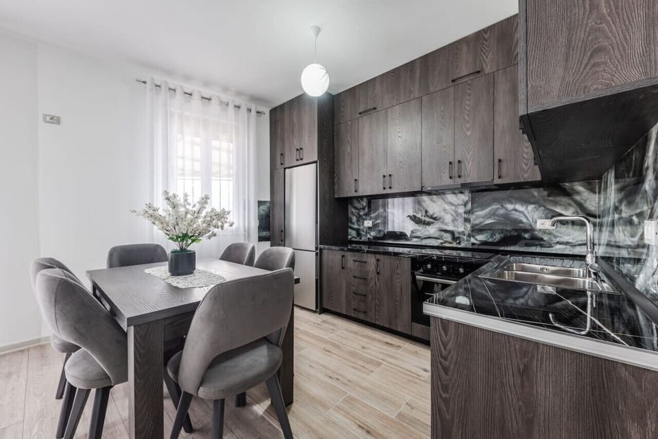 Fully-equipped kitchen and dining area