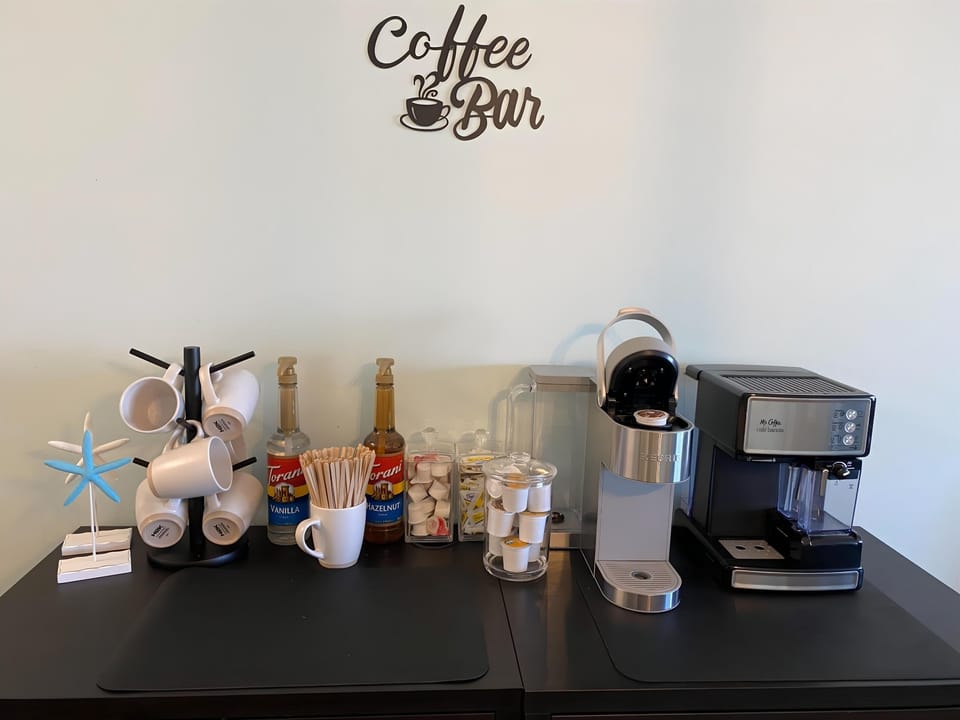 Coffee bar with Expresso machine and Keurig SMART Single Serve Coffee Maker