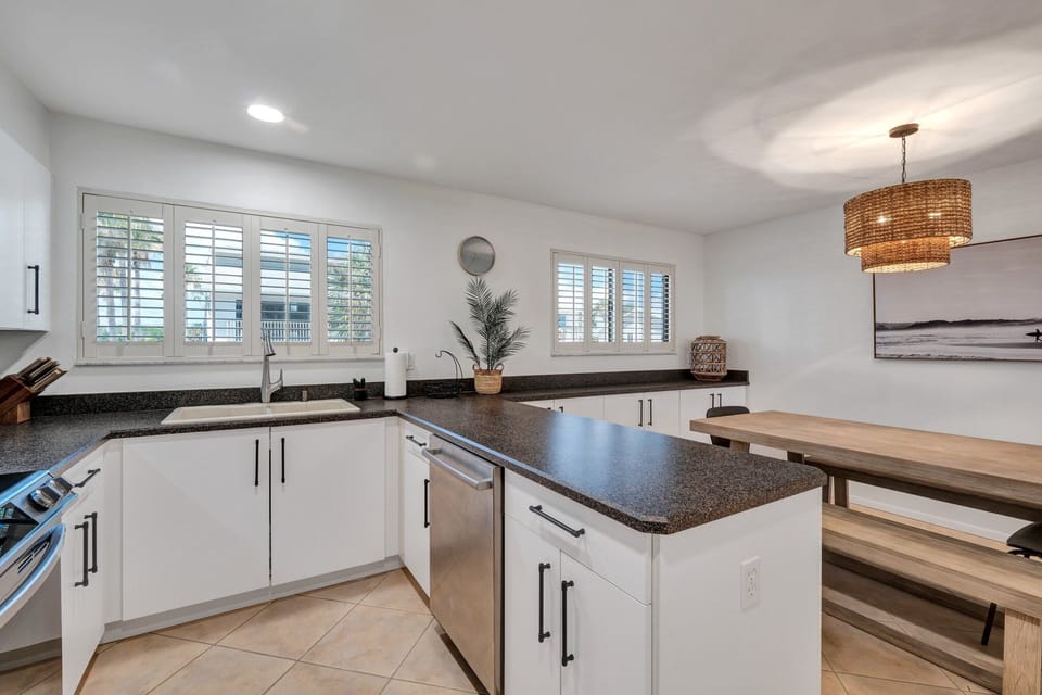 Cook and entertain effortlessly in the spacious kitchen featuring all the essentials for your culinary needs.