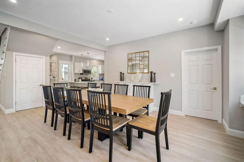 Dining Room - Seating for 10