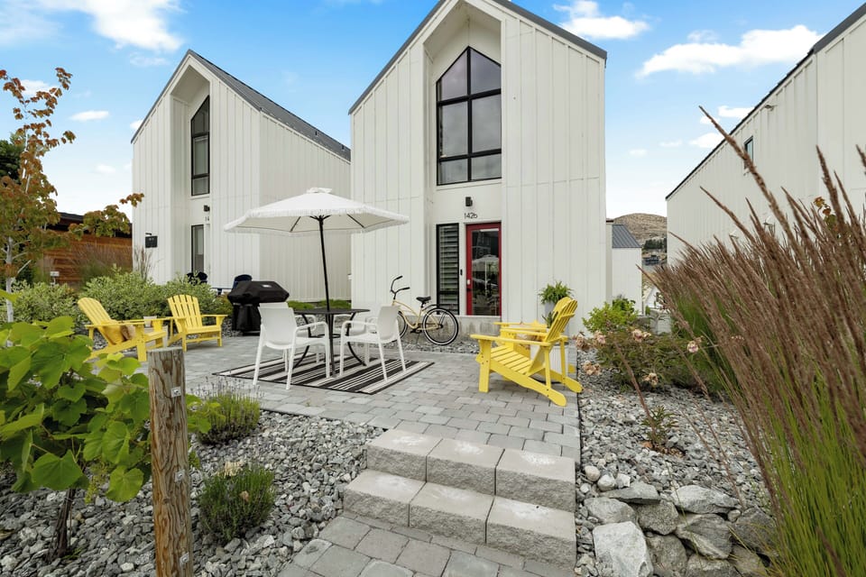 Front covered patio. 