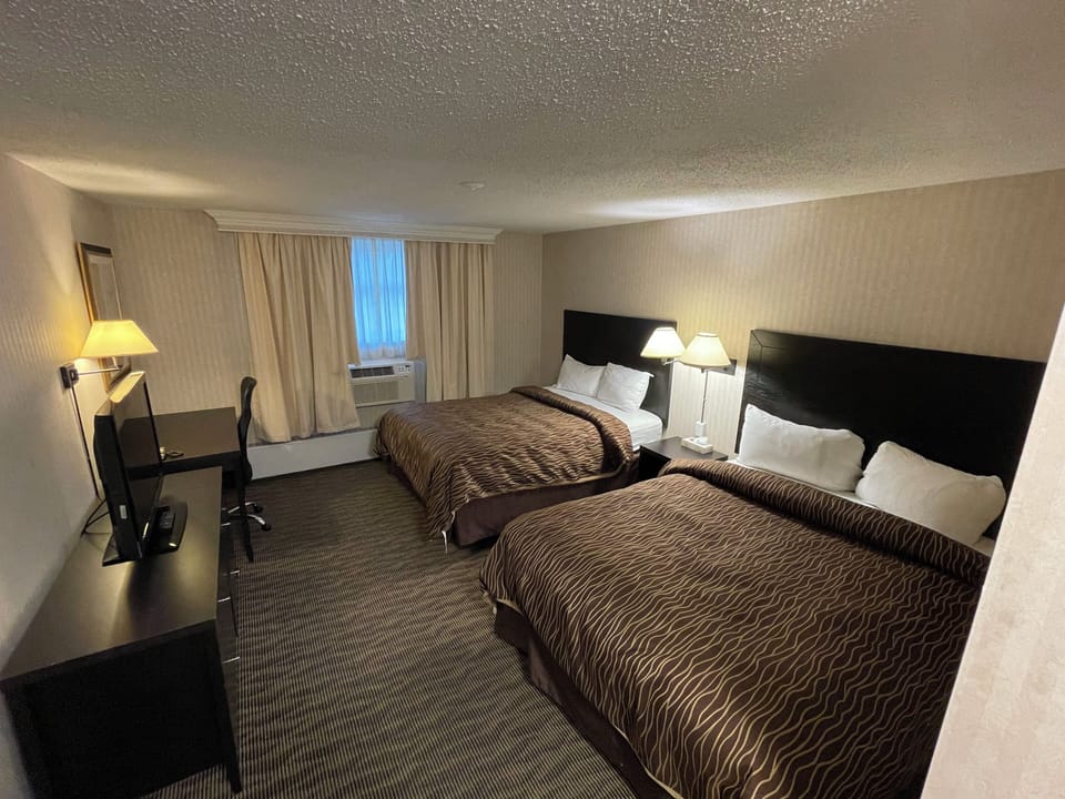 Deluxe Double Room | Desk, laptop workspace, iron/ironing board, WiFi (free)
