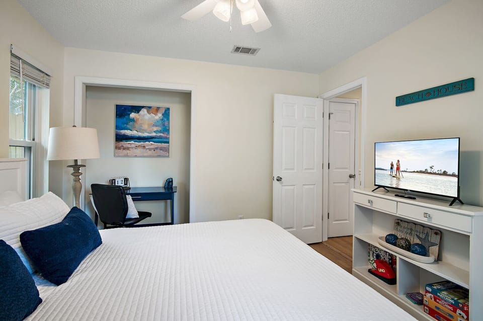 Guest bedroom