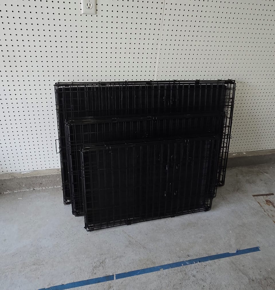 Dog crates available for guest to use.