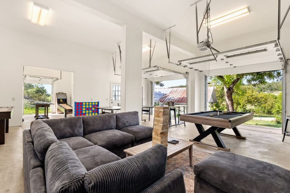 Play pool, games and arcade in our comfortable game room