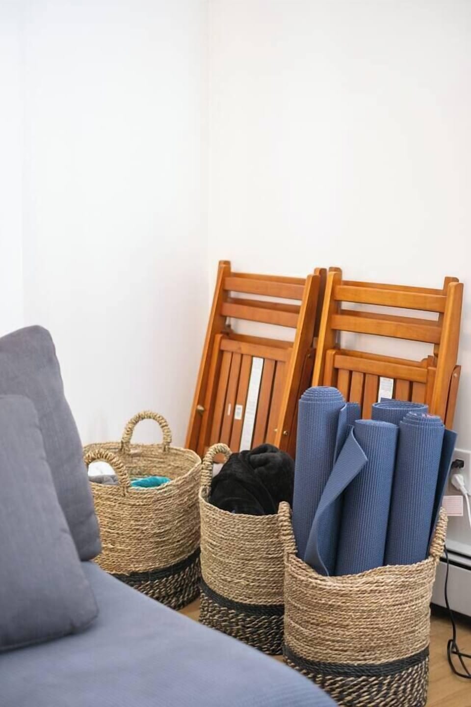Extra dining chairs, yoga mats and extra towels for hot tub