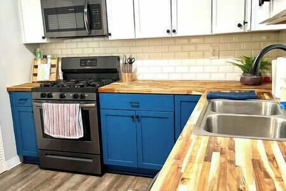 Full kitchen