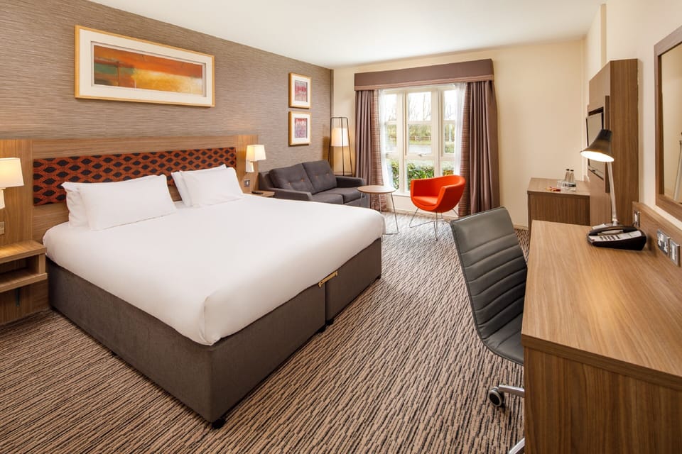 Standard Room, 1 King Bed with Sofa bed | Premium bedding, in-room safe, desk, soundproofing