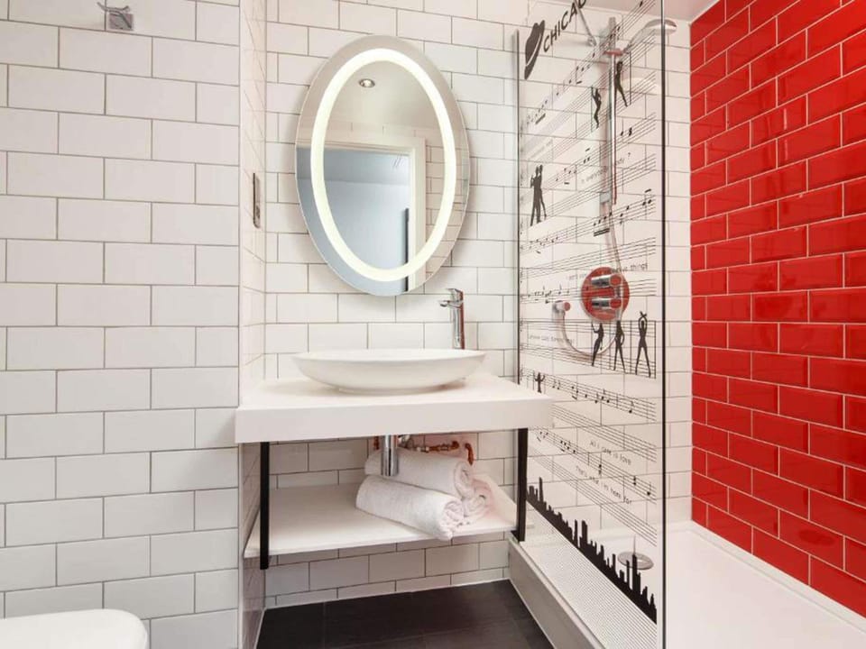 Classic Twin Room | In-room safe, individually decorated, desk, laptop workspace