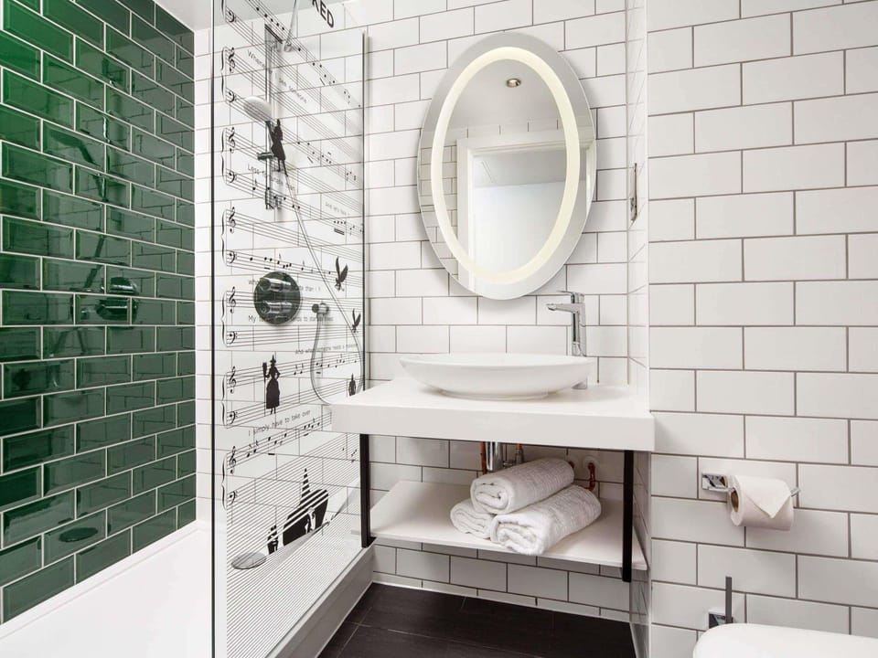 Double Room with Iconic View | In-room safe, individually decorated, desk, laptop workspace