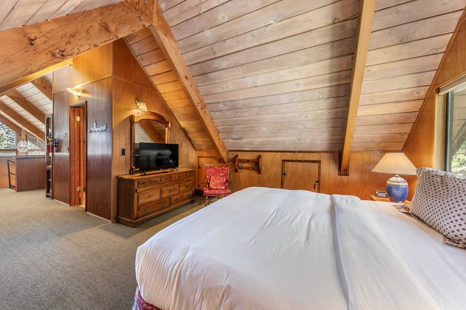Bedroom 4: King bed, loft bedroom, 40” Roku TV, dresser, upper floor