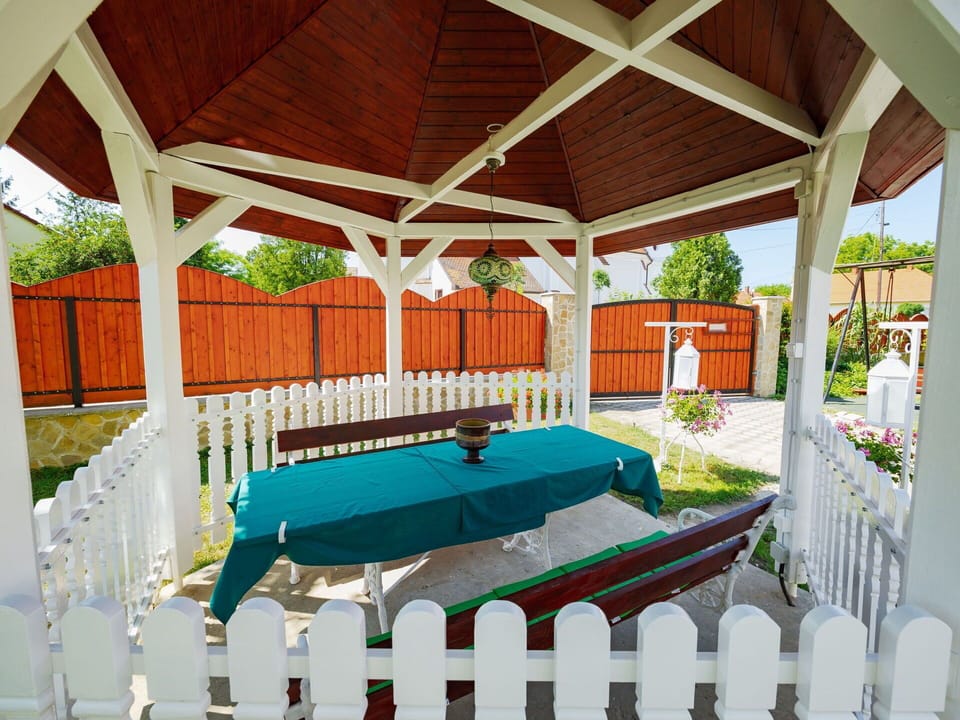 Outdoor Structure, Shade, Porch, Garden, Gazebo, Pavilion, Backyard, Canopy, Yard, Eco Hotel