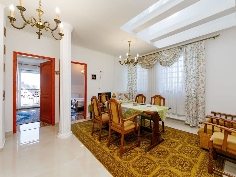 Property, Furniture, Table, Building, Decoration, Chair, Wood, Interior Design, Living Room, House