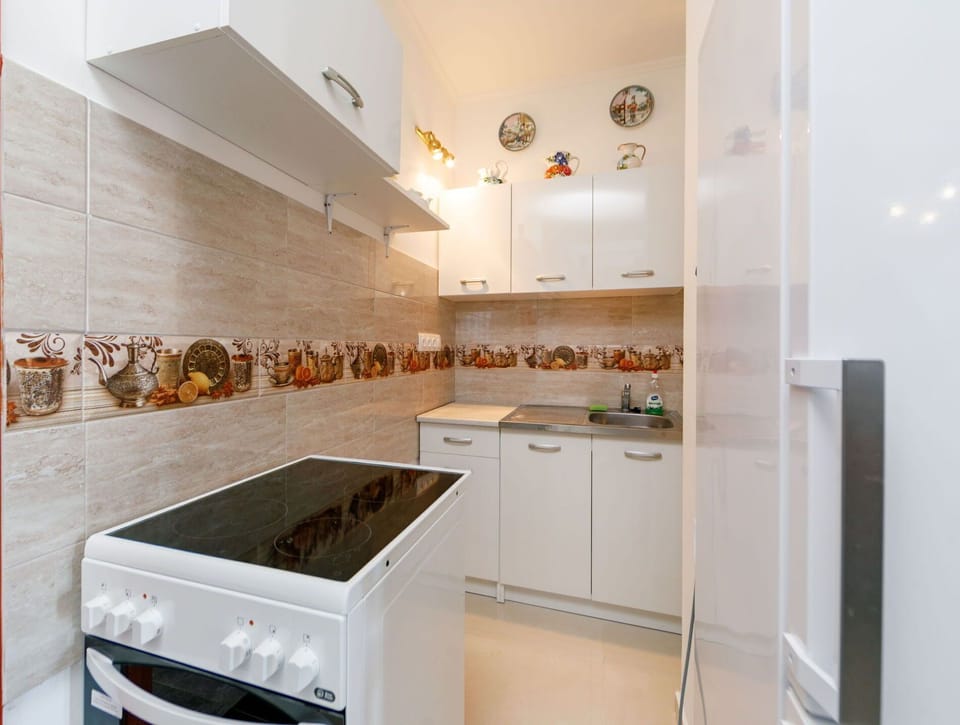 Cabinetry, Countertop, Building, Interior Design, Kitchen, Kitchen Stove, Kitchen Appliance, House, Architecture, Wood