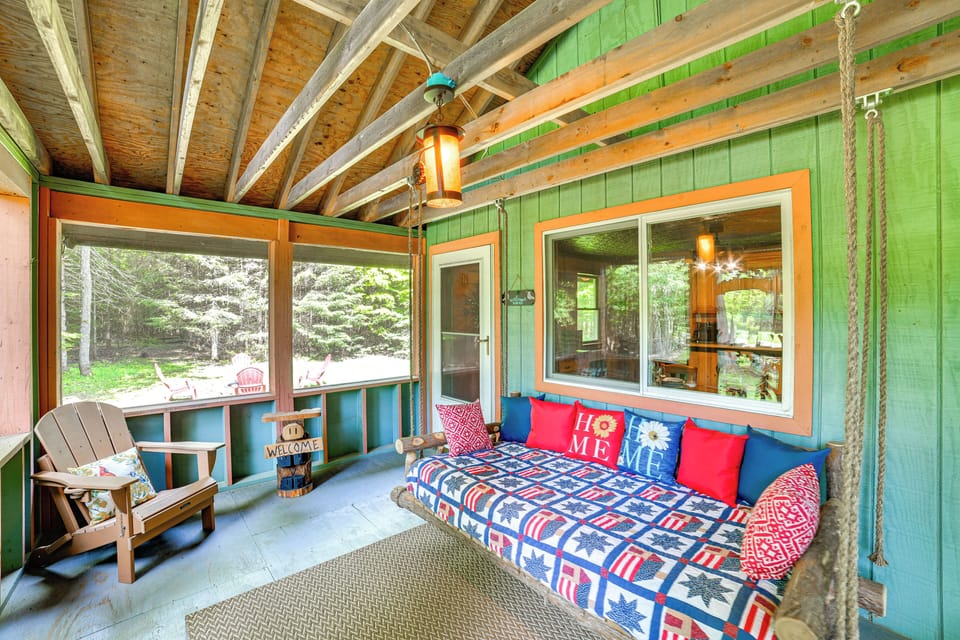 Sunporch | Fire Pit | Gas Grill | 8 Acres of Land