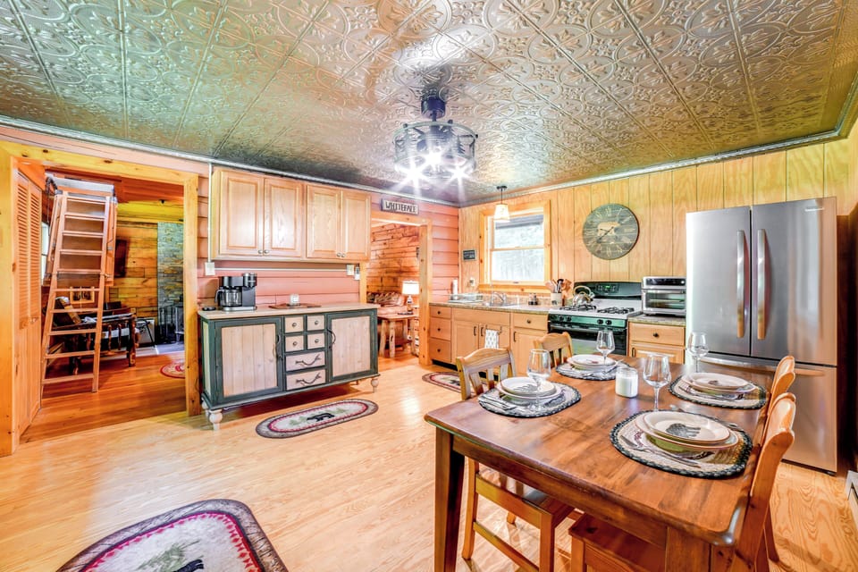 Dining Area | Dishware & Flatware Provided | High Chair | 1st Floor