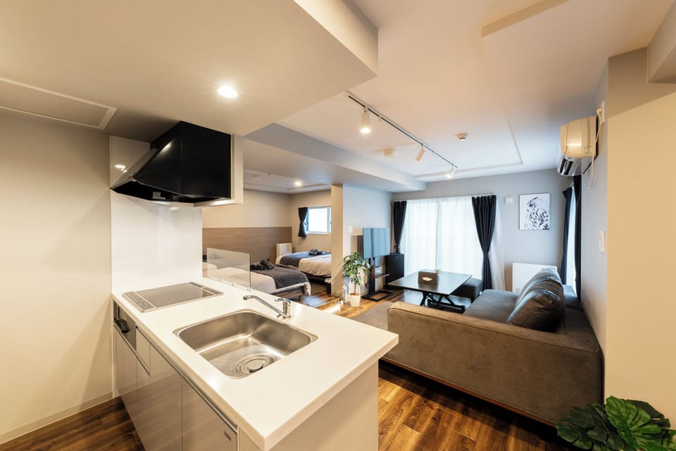 Basic Apartment | Private kitchen | Electric kettle, toaster