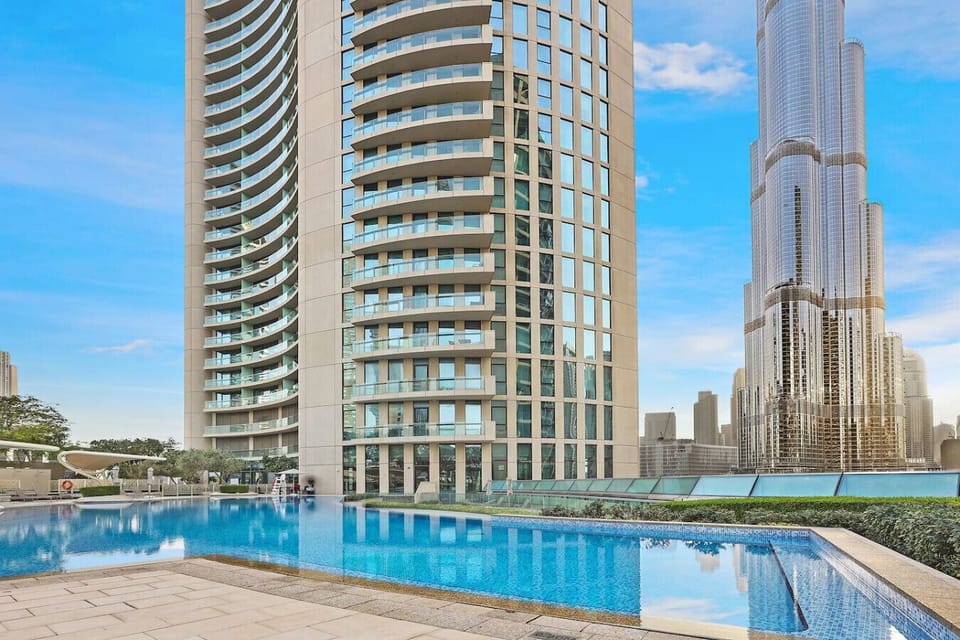 Pool : Dive into luxury with stunning views and a refreshing retreat in Dubai!