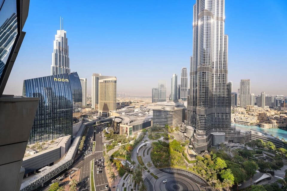 Skyline View: Spectacular vistas of iconic Dubai architecture right from your window!