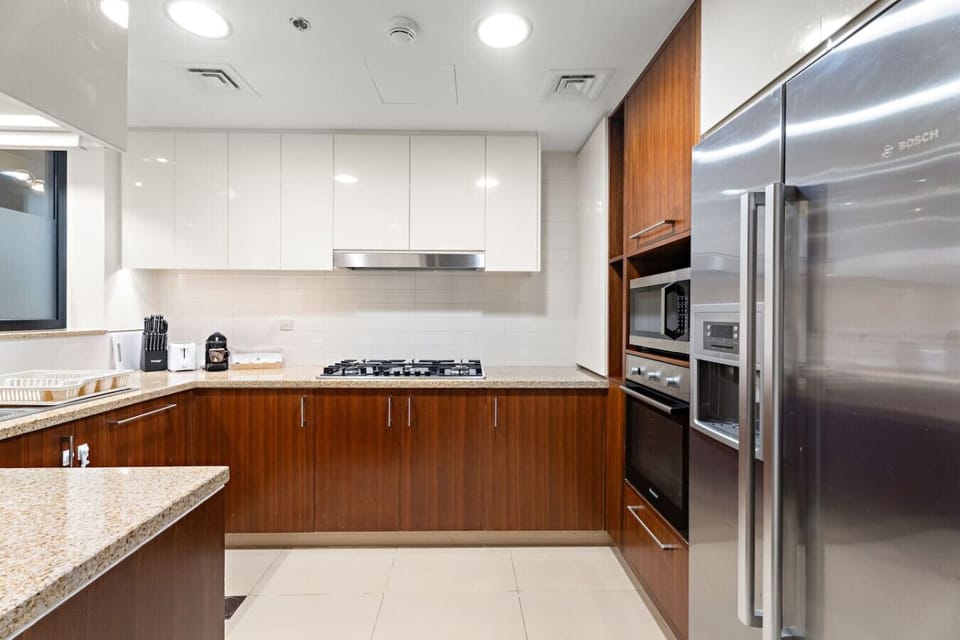 Gourmet Kitchen: Cook up culinary delights in this sleek, modern kitchen with top-tier appliances!