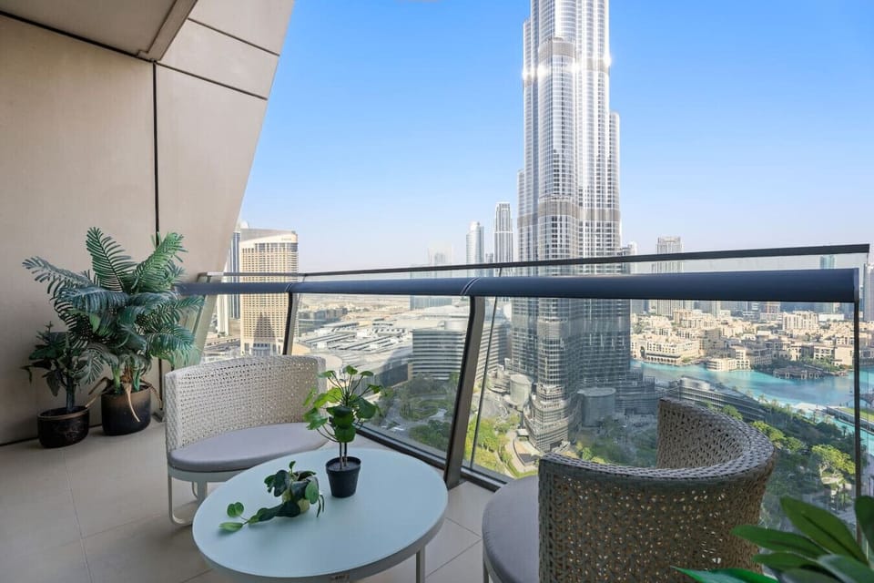 Balcony : Enjoy stunning views of the Burj Khalifa from your stylish outdoor retreat!