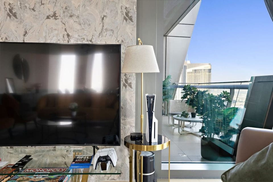 Living Room: Bright  with a panoramic view, perfect for gaming and relaxation!