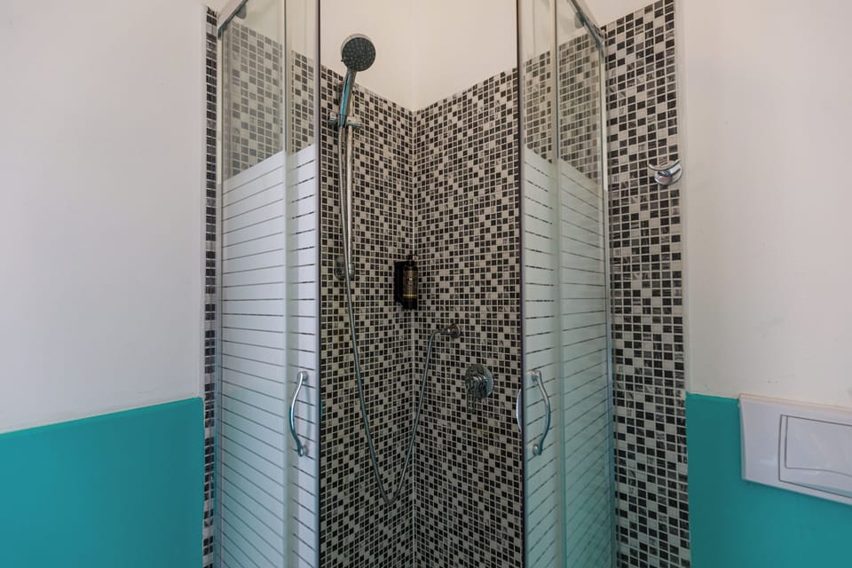 Classic Double Room, City View | Bathroom | Shower, hair dryer, bidet, towels