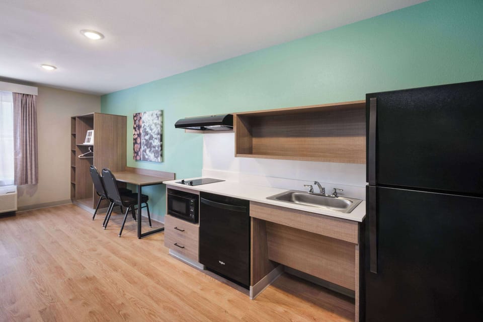 Suite, 1 Queen Bed, Non Smoking | Desk, laptop workspace, blackout drapes, free WiFi
