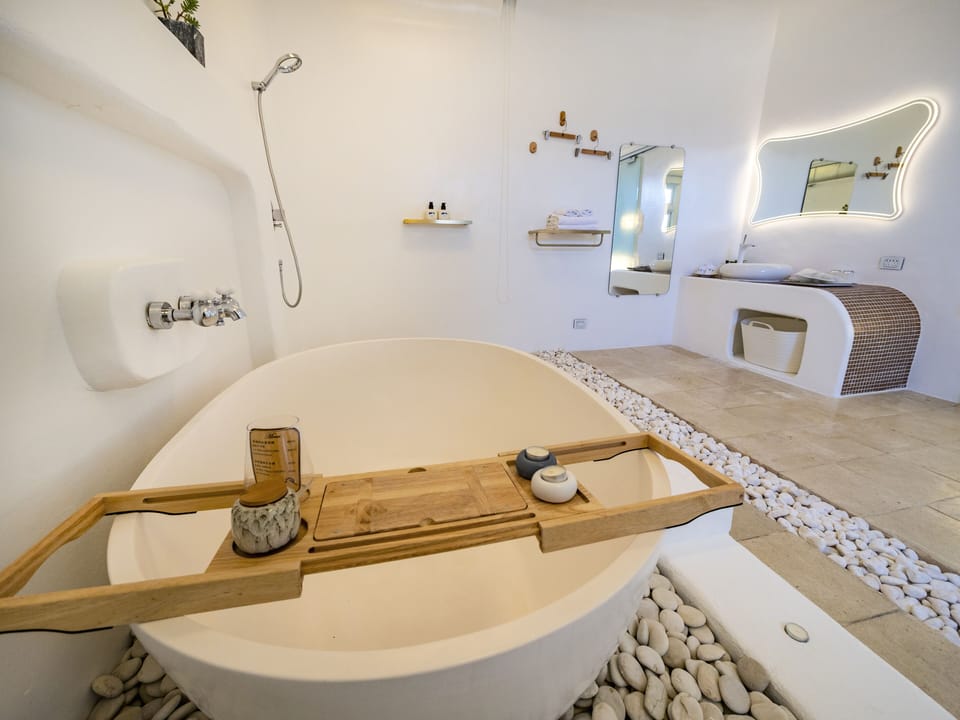 Deluxe Double Room, 1 King Bed, Courtyard View, Garden Area | Minibar, in-room safe, soundproofing, free WiFi