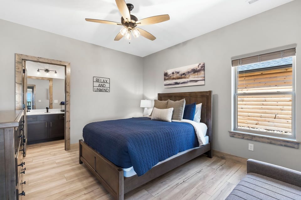 Queen bedroom #1 with ensuite bathroom