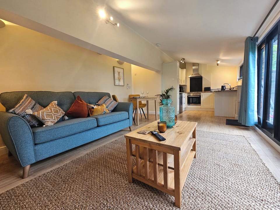 Cottage | Living area | TV