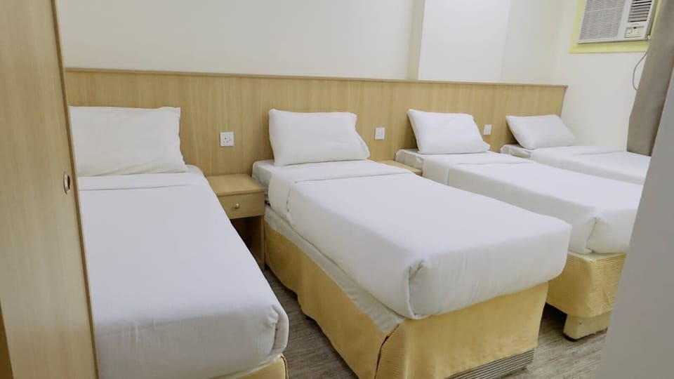 Quadruple Room | In-room safe, iron/ironing board, free WiFi